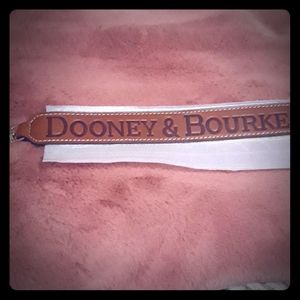 24"drop logo Dooney & Bourke leather crossbody str